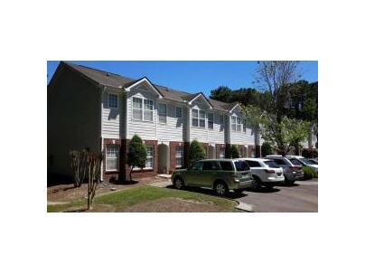 Photo 1 of 19 : 945 Estates Boulevard, #B