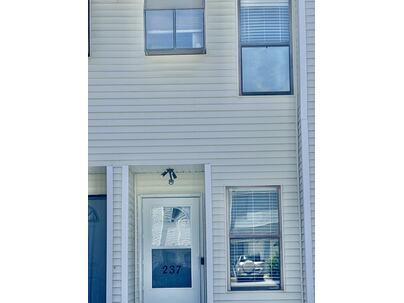Photo 1 of 16 : 237 Pine Shadow Drive