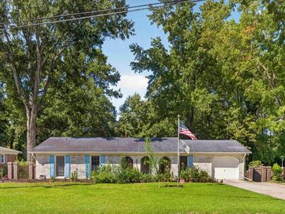 Photo 1 of 25 : 8431 Deerwood Drive