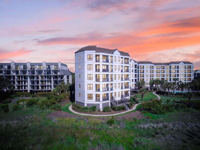 Photo 1 of 25 : 8000 Palmetto Drive, #301