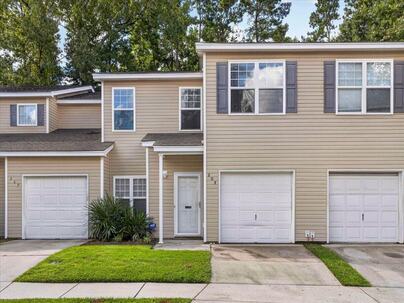 Photo 1 of 25 : 209 Grand Oaks Drive