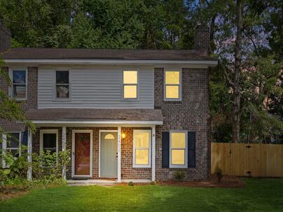 Photo 1 of 25 : 2402 Quail Hollow Court