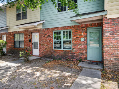 Photo 1 of 25 : 5031 Chateau Avenue