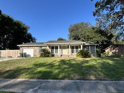 Photo 1 of 18 : 112 Tall Pines Road