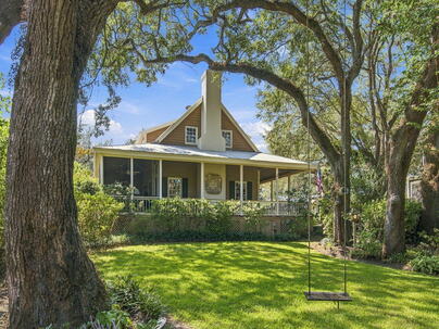 Photo 1 of 25 : 143 Live Oak Drive