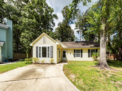 Photo 1 of 25 : 110 Ruston Place