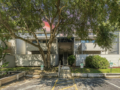 Photo 1 of 25 : 403 Greenmeadow Drive