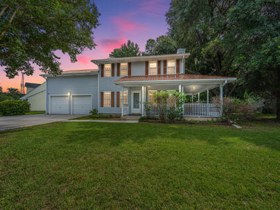 Photo 1 of 25 : 120 Trestlewood Drive