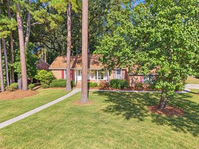 Photo 1 of 25 : 400 Stratford Drive