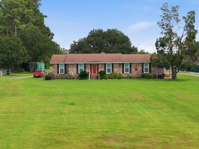 Photo 1 of 25 : 1922 Live Oak Drive