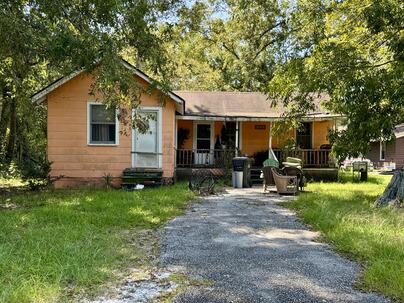 Photo 1 of 5 : 5063 Railroad Avenue