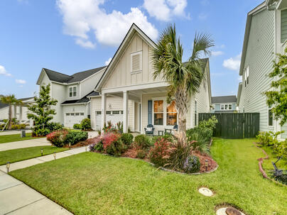 Photo 1 of 25 : 451 Parish Farms Drive