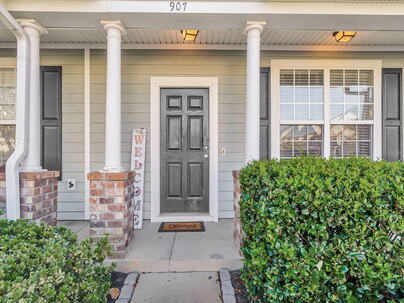 Photo 1 of 25 : 907 Hemingway Circle