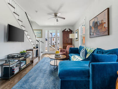 Photo 1 of 25 : 162 Spring Street, #D