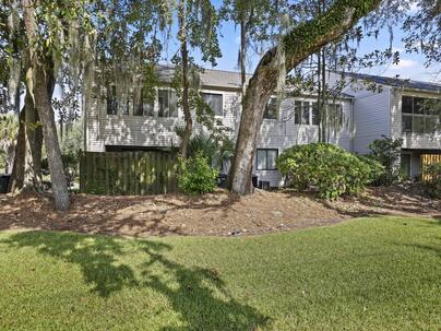 Photo 1 of 21 : 91 Ashley Hall Plantation Road, #Apt 7