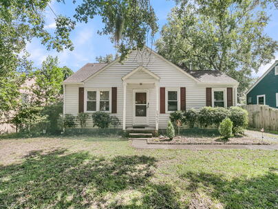 Photo 1 of 25 : 1223 Yeamans Hall Road