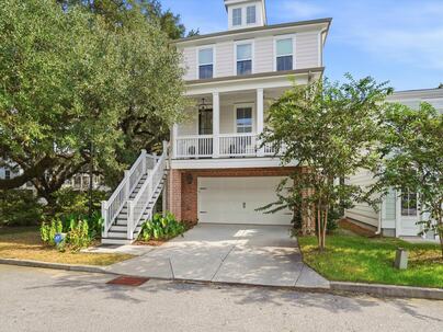 Photo 1 of 25 : 1025 Avenue Of Oaks