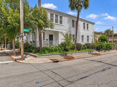 Photo 1 of 25 : 102 Nassau Street, #A, B, C