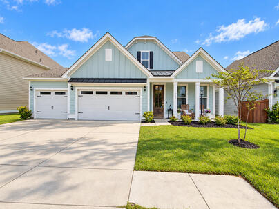 Photo 1 of 25 : 703 Black Pine Road