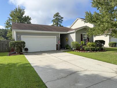 Photo 1 of 16 : 611 Grassy Hill Road