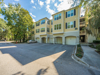 Photo 1 of 25 : 60 Fenwick Hall Allee, #715