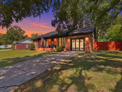 Photo 1 of 25 : 102 Hartford Drive