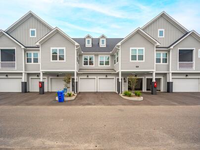 Photo 1 of 8 : 501 Raes Court, #203