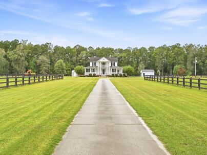Photo 1 of 25 : 785 Rehoboth Road