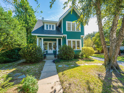 Photo 1 of 25 : 4644 Ohear Avenue