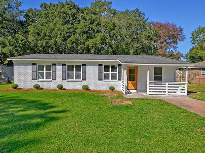 Photo 1 of 25 : 1472 Village Road