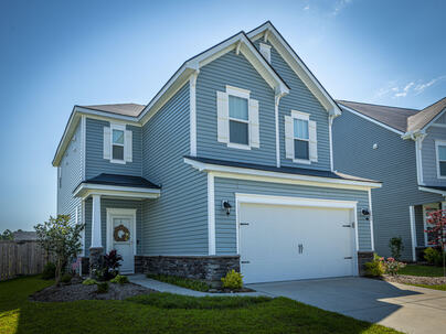 Photo 1 of 23 : 443 Northern Red Oak Drive