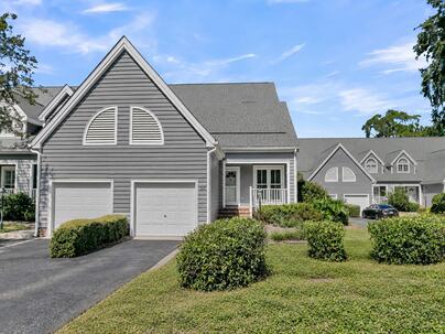 Photo 1 of 25 : 108 Waterfront Plantation Drive