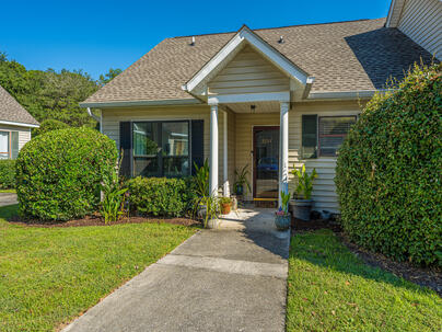 Photo 1 of 25 : 935 Estates Boulevard, #Apt C