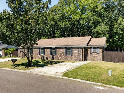 Photo 1 of 25 : 123 Woodduck Drive, #A & B