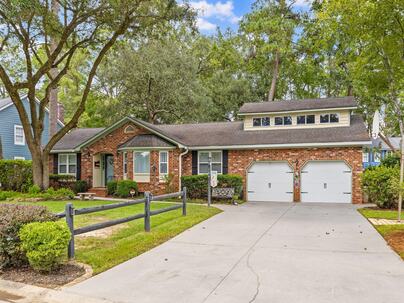 Photo 1 of 25 : 104 Sweetbriar Road