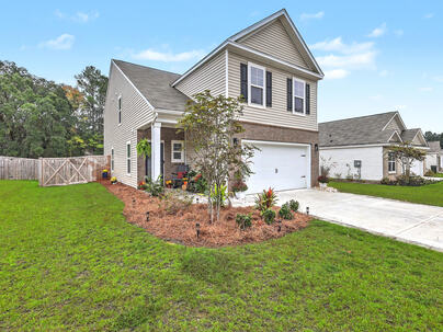 Photo 1 of 18 : 606 Red Mulberry Road