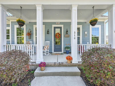 Photo 1 of 25 : 310 Woodgate Way