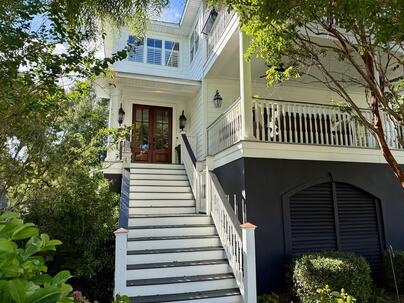 Photo 1 of 25 : 1084 Rivershore Road