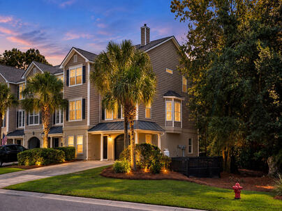 Photo 1 of 25 : 2858 Woodland Park Drive