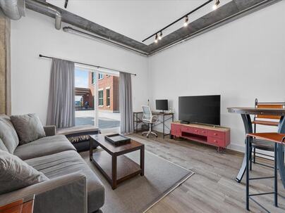 Photo 1 of 25 : 150 Bee Street, #306