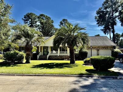 Photo 1 of 25 : 702 Black Oak Boulevard