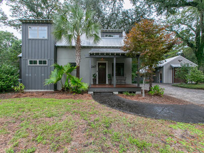 Photo 1 of 25 : 247 Riverland Drive