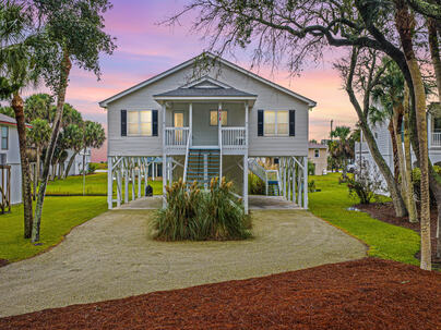 Photo 1 of 25 : 412 Pompano Street