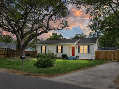 Photo 1 of 25 : 1010 Bradford Avenue