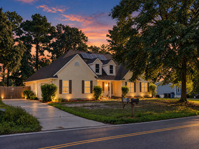 Photo 1 of 25 : 3384 Pinewood Drive