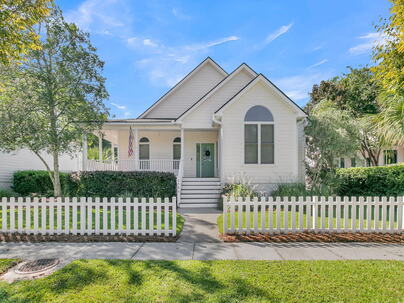Photo 1 of 25 : 2486 Cheswick Lane