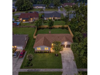 Photo 1 of 25 : 710 Cluster Pines Road