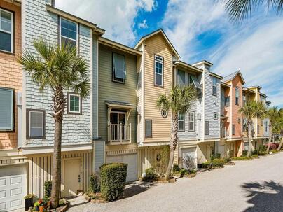 Photo 1 of 25 : 1010 Lighterman Way