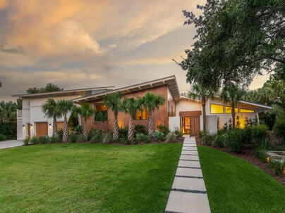 Photo 1 of 25 : 1900 Waterway Boulevard