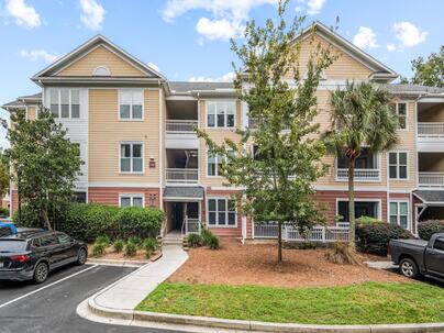 Photo 1 of 25 : 500 Bucksley Lane, #Unit 104